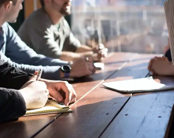 Les Frères Salamon - Nous accompagnons chaque année des centaines d'étudiants tout au long de leur parcours d'apprentissage en marketing digital